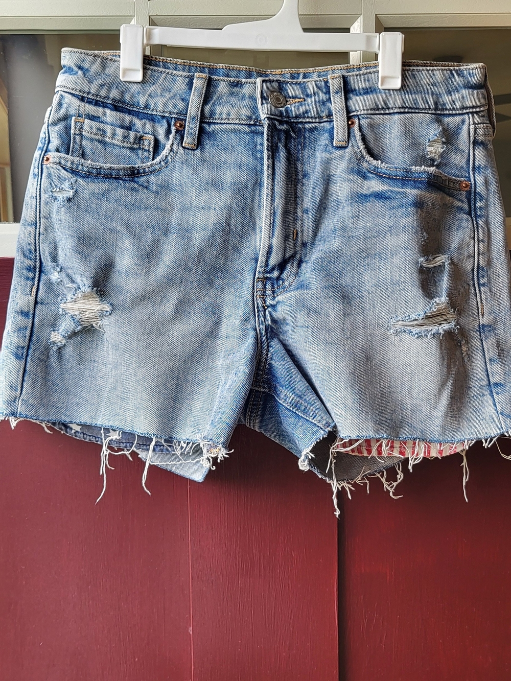 Old Navy Women's Light Wash Distressed Denim Shorts